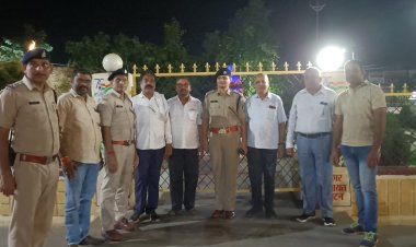 दुर्ग एसपी ने पाटन क्षेत्र में किया फ्लैग मार्च, जनप्रतिनिधियों व आम जनता से चाय पर की चर्चा