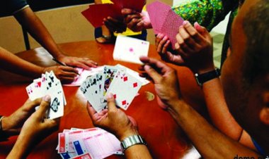 पावर हाउस रेलवे स्टेशन के पास जुआ खेलते तीन पकड़ाया