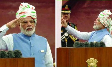 पीएम मोदी ने लाल किले की प्राचीर से फहराया तिरंगा