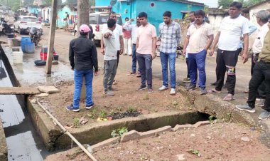 रिसाली: बंद स्ट्रीट लाइट पर भड़के आयुक्त ठेका कंपनी को किया तलब, एमआईसी मेम्बर व आयुक्त पहुंचे जोरातराई