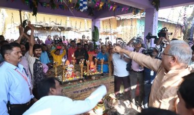 मुख्यमंत्री भूपेश बघेल ने गौरा-गौरी की पूजा अर्चना कर की प्रदेशवासियों की सुख समृद्धि की कामना