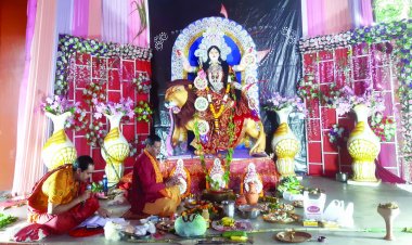 जगद्धात्री पूजा में उमड़े श्रद्धालु, चढ़ाया गया छप्पन भोग