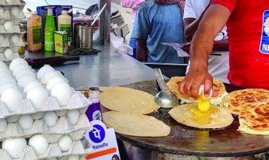 सावधान: एगरोल की दुकानों में परोसा जा रहा मौत, मिलावटी टॉमेटो सॉस के लोग हुए दीवाने