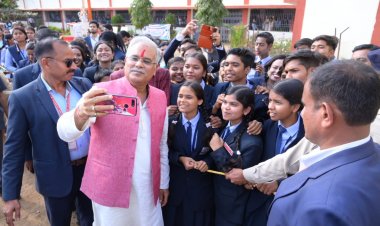 बोरी पहुंचे मुख्यमंत्री, भेंट मुलाकात कर लोगों से जानी शासकीय योजनाओं के क्रियान्वयन की स्थिति