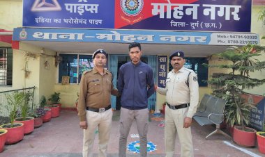 रेप के आरोपी को मोहन नगर पुलिस ने सर्कुलर जारी कर मुंबई एयरपोर्ट में दबोचा
