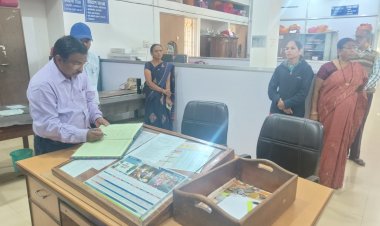 संभागायुक्त दुर्ग संभाग श्री कावरे ने वन विभाग एवं जल संसाधन के संभाग एवं जिला कार्यालयं में दी दबिश, नदारत मिले कर्मचारियों को थमाया कारण बताओ नोटिस