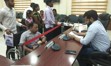 दिव्यांग ने बैंक में जमा राशि दिलाने दुर्ग कलेक्टर से लगाई गुहार