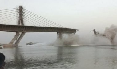 1700 करोड़ की लागत से गंगा नदी के ऊपर बन रहा पुल फिर गिरा