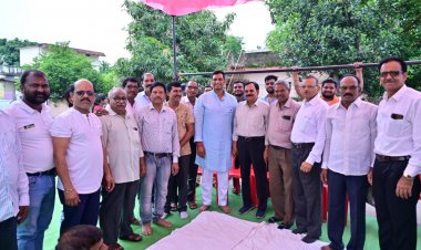विधायक ने खोला विकास का पिटारा, सेक्टर में बनाएंगे स्मार्ट सड़क, बैडमिंटन ग्राउंड का किए लोकार्पण
