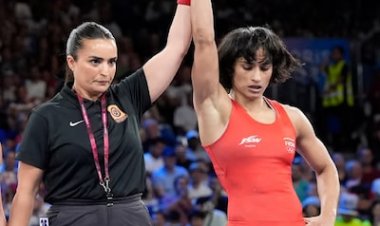 पहलवान विनेश फोगाट ने सबको चौंकाते हुए लिया सन्यास