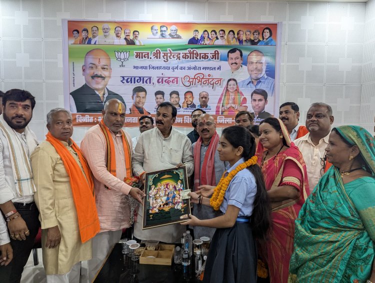 दसवीं बोर्ड परीक्षा में प्रवीण्य सूची में छठवां रैंक हासिल करने वाली वैष्णवी देवांगन को सांसद और विधायक ने किया सम्मानित