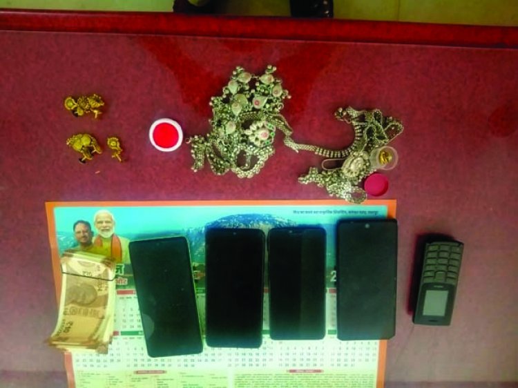 घर में पीछे के दरवाजे से घुस कर चोरी करने वाले दो नाबालिग गिरफ्तार