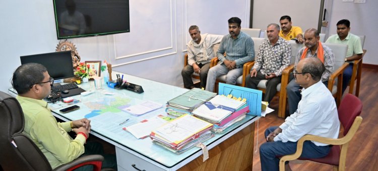 आयुक्त ने पशुपालकों के साथ की बैठक