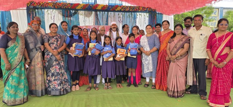 विधायक डोमनलाल कोर्सेवाड़ा ने विद्यार्थियों को दी लक्ष्य को ऊंचा रखने की प्रेरणा, कहा-सदैव कुछ नया सीखने के लिए रहना चाहिए तत्पर