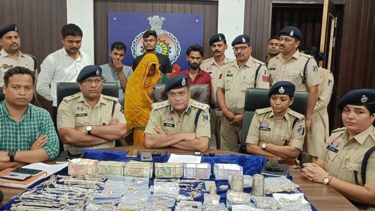 दुर्ग पुलिस का बड़ा खुलासा, 10 लाख कैश सहित 50 लाख रुपए का सामान जब्त, एक महिला सहित 5 आरोपी गिरफ्तार