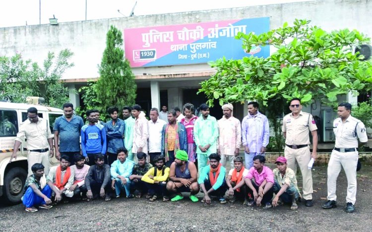 ग्राम थनौद के बाढ़ में फंसे थे 32 मजदूर, एसडीआरएफ दुर्ग की टीम ने किया रेस्क्यू