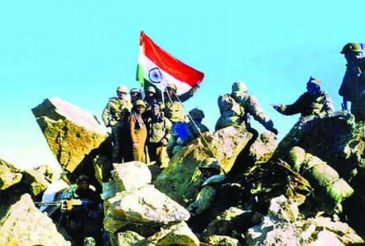 देश मना रहा कारगिल विजय दिवस: राष्ट्र ने वीर जवानों को किया नमन