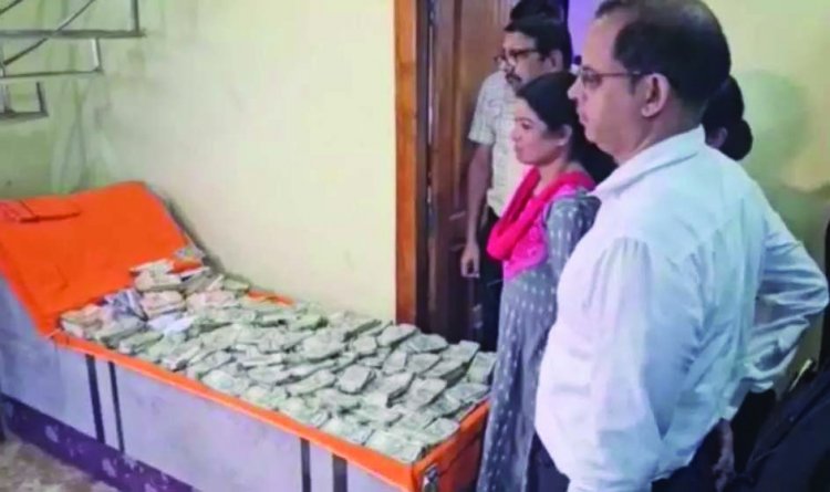 ओडिशा के डिप्टी रेंजर के ठिकानों पर विजिलेंस का छापा, डेढ़ करोड़ नकद व सोना-चांदी जब्त, बस्तर कनेक्शन भी उजागर