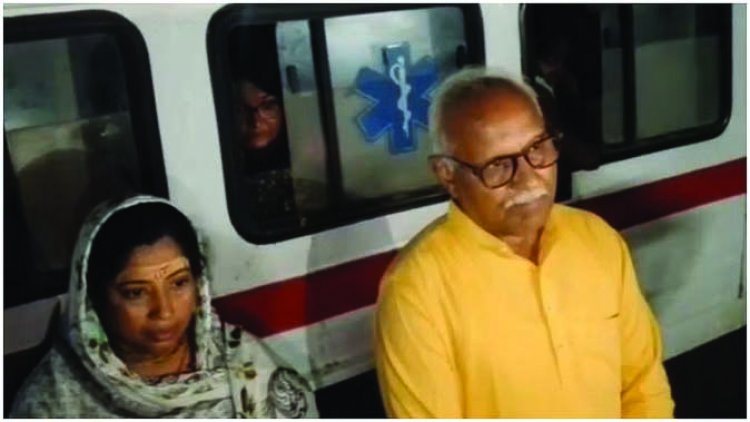 एंबुलेंस से 13 महिलाओं को ले जाते पुलिस ने पकड़ा, बागेश्वरधाम की गतिविधियों से जुड़ा मामला