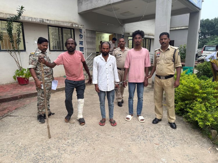 जिला अस्पताल के स्टाफ नर्स से और पुलिस आरक्षक से मारपीट के बाद लूट, चार आरोपी गिरफ्तार