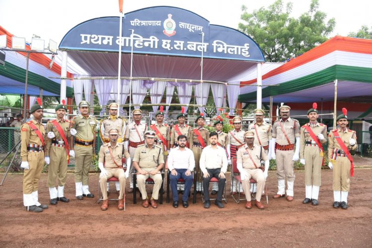 स्वतंत्रता दिवस आयोजन के लिए अंतिम पूर्वाभ्यास, परेड द्वारा मार्चपास्ट एवं सलामी भी