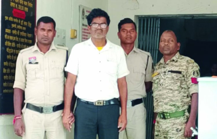 दूसरी कक्षा की मासूम छात्रा को डंडे से पिटने वाला प्रधान पाठक गिरफ्तार