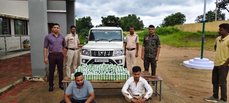 बोलेरो में 84 लीटर देशी शराब जब्त, दो आरोपी गिरफ्तार