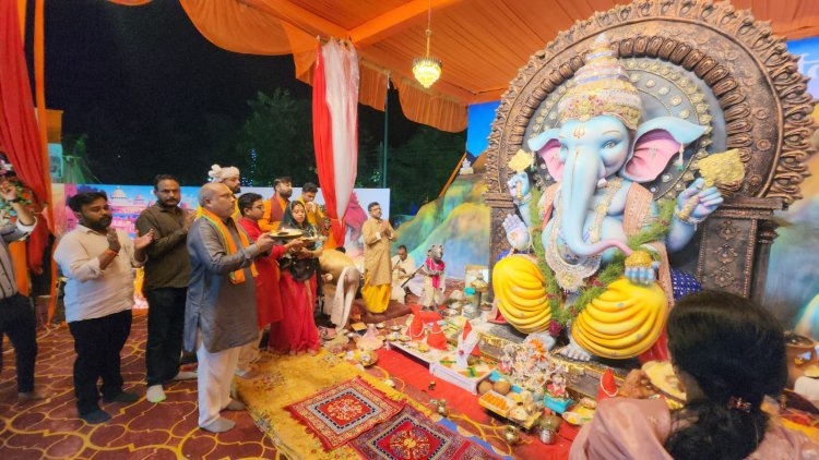 दुर्ग ग्रामीण विधायक ललित चंद्राकर ने पदमनाभपुर गणेश पंडाल में की पूजा-अर्चना