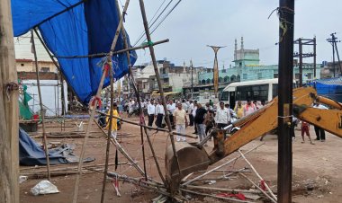 अतिक्रमण पर चला निगम का बुलडोजर, 30500 रूपये की चालानी कार्रवाई