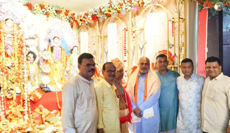हाऊसिंग बोर्ड कालीबाड़ी में नवमीं की रौनक,  विधायक ललित चंद्राकर ने की मां दुर्गा-काली की पूजा, श्रद्धालुओं को बांटा भोग