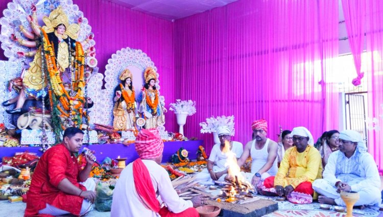 हुडको कालीबाड़ी में नवमीं पर विशेष पूजा, हवन और भोग वितरण