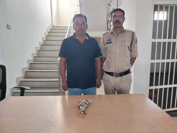 वैशाली नगर पुलिस की बड़ी कार्रवाई, देशी कट्टा लहराकर लोगों को डराने वाला आरोपी गिरफ्तार