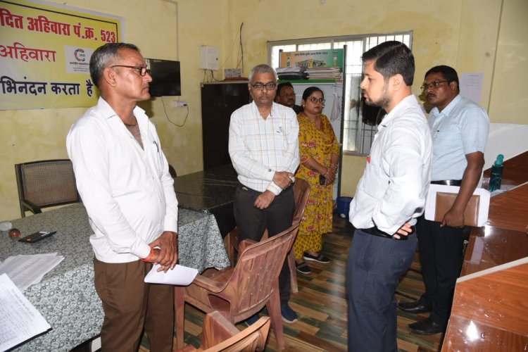 कलेक्टर ने किया सहकारी समितियों का आकस्मिक निरीक्षण, पटवारी और समिति प्रबंधक को कारण बताओं नोटिस