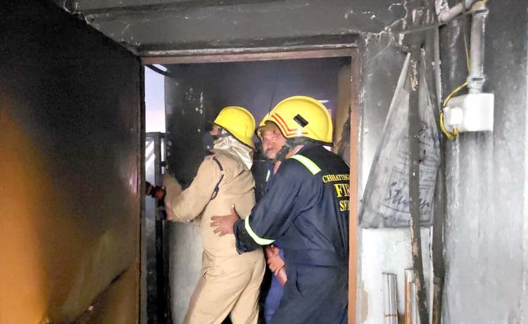 सेक्टर-6 A मार्केट में गद्दे की दुकान में लगी आग