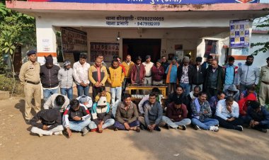 जुए की फड़ में पुलिस का छापा, दुर्ग में 9 लाख रुपए कैश सहित पकड़े गए 39 आरोपी