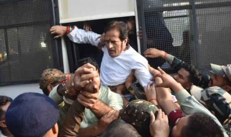 रायपुर साइंस कॉलेज मैदान में हंगामा: चौपाटी हटाने पहुँची टीम का विरोध, पूर्व विधायक विकास उपाध्याय हिरासत में