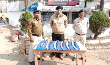 अवैध हथियार बेचने वाले पर दुर्ग पुलिस की कार्रवाई, 6 तलवारें जब्त