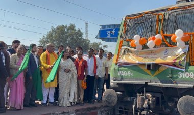 रामभक्तों से भरी ट्रेन अयोध्या के लिए रवाना, विधायक ललित चन्द्राकर ने दिखाई हरी झंडी