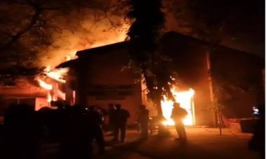 जिला शिक्षा अधिकारी कार्यालय में देर रात भीषण आग, स्टोर रूम की अहम फाइलें जलकर खाक