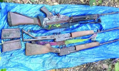 आत्मसमर्पित इनामी महिला नक्सली की सूचना पर जंगल से हथियारों का डम्प बरामद