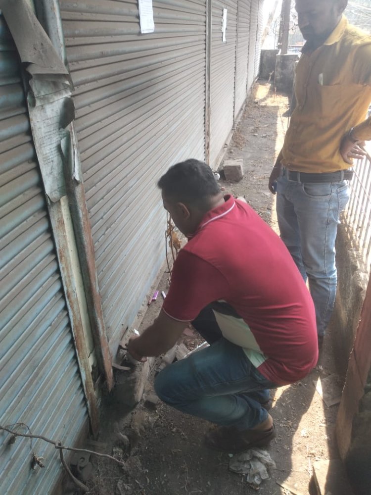 किराया वसूली को लेकर सख्त हुआ निगम, 12 दुकानें सील