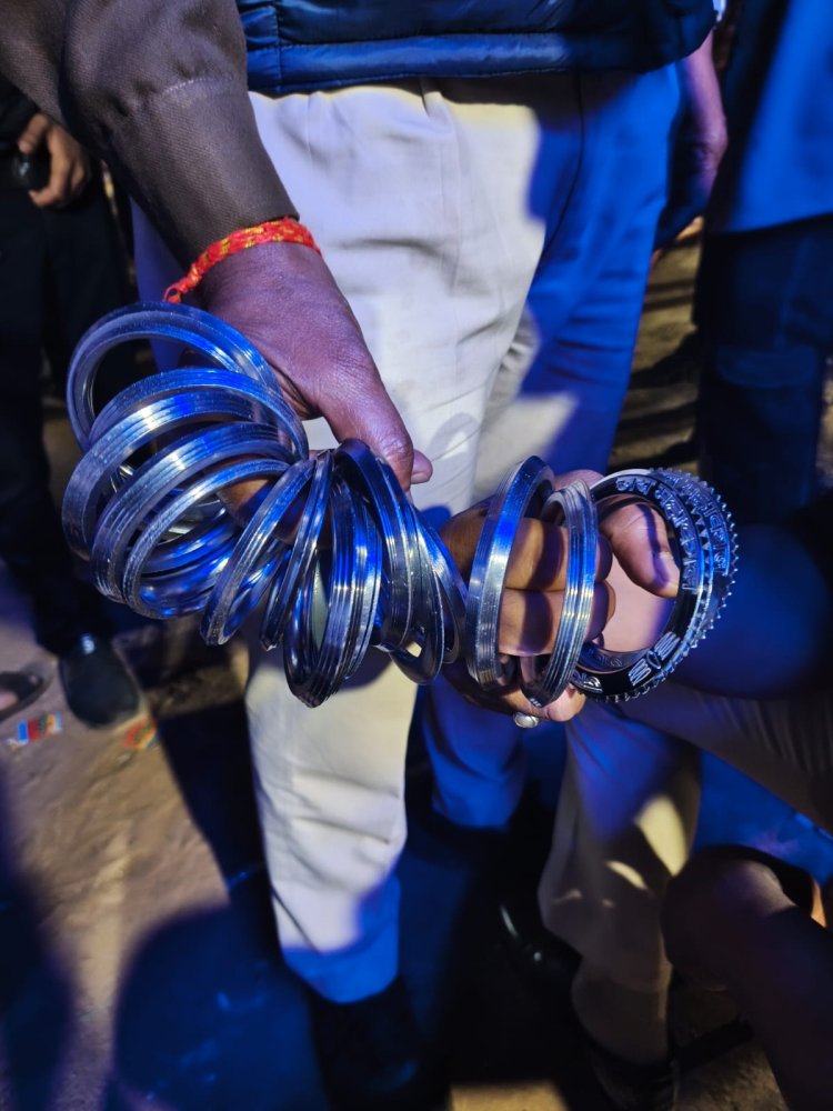 मड़ई मेला में पुलिस की सख्ती, 2 आर्म्स एक्ट केस, 1000 कड़े जब्त, 30 पर की गई प्रतिबंधात्मक कार्रवाई