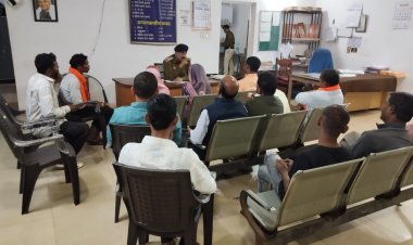 ग्राम स्तर पर सूचना तंत्र मजबूत करने पर जोर, अंजोरा में सरपंचों संग पुलिस बैठक