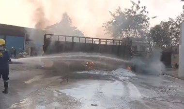 दुर्ग में 24 घंटे के भीतर दो आगजनी की घटनाएं, डंपयार्ड और ट्रक में लगी आग पर फायर टीम ने पाया काबू