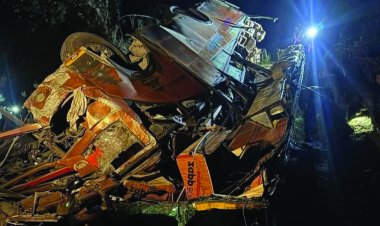 त्रिशूली नदी में बस गिरने 18 की मौत, 25 से ज्यादा घायल