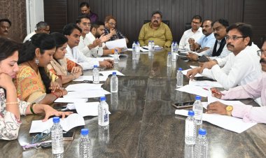 महापौर परिषद की बैठक में अहम फैसले, बैकहो लोडर खरीदी और सर्विस रोड निर्माण को हरी झंडी