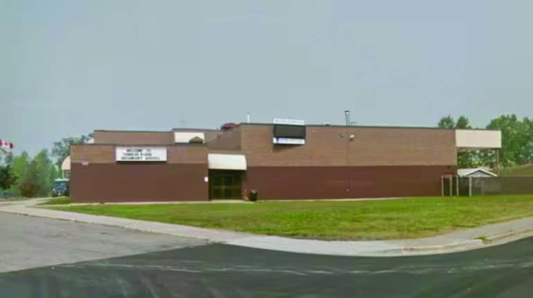 स्कूल में गोलीबारी, हमलावर समेत 10 की मौत