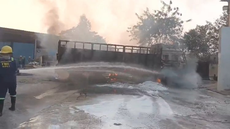 दुर्ग में 24 घंटे के भीतर दो आगजनी की घटनाएं, डंपयार्ड और ट्रक में लगी आग पर फायर टीम ने पाया काबू