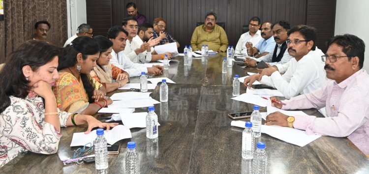 महापौर परिषद की बैठक में अहम फैसले, बैकहो लोडर खरीदी और सर्विस रोड निर्माण को हरी झंडी