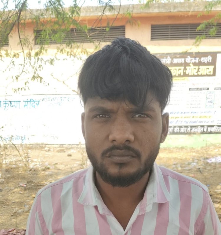 जिला बदर आरोपी धारदार हथियार के साथ गिरफ्तार